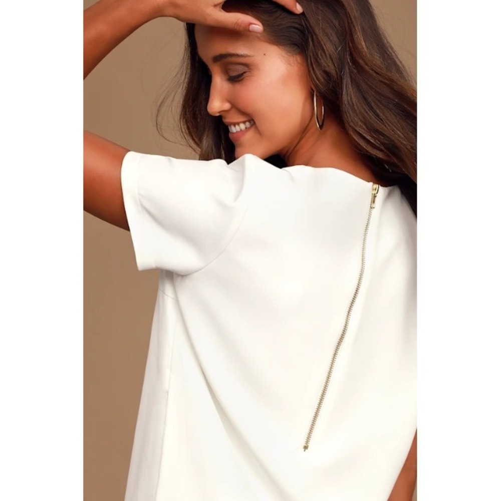 Lulus White Short Sleeve Shift Dress Crew‎ Neck Gold Back Zip Small NWT - Picture 2 of 8